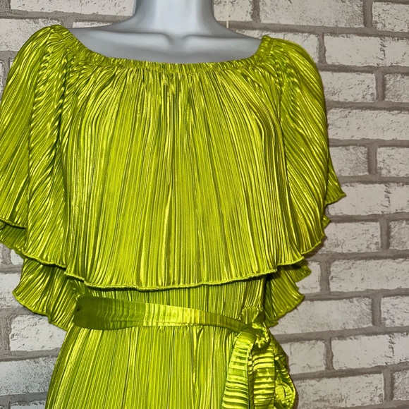 Chartreuse Romper - Picture 6 of 6